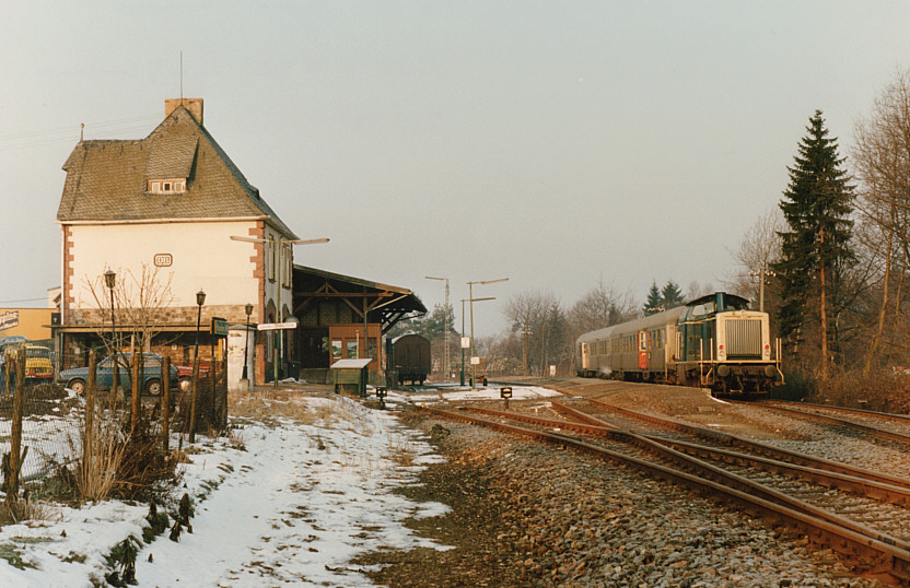 213 338 mit N 7573/7574 von/nach Boppard, 12.03.1987