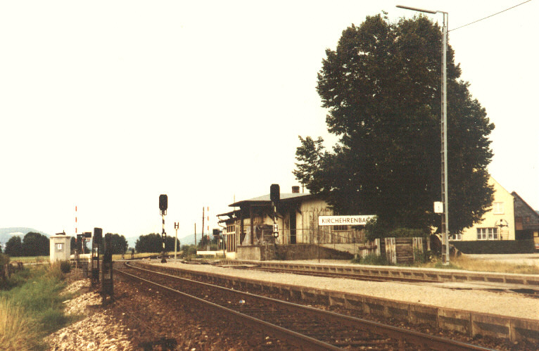 Bild des Bahnhofs Kirchehrenbach vom 18.07.1985